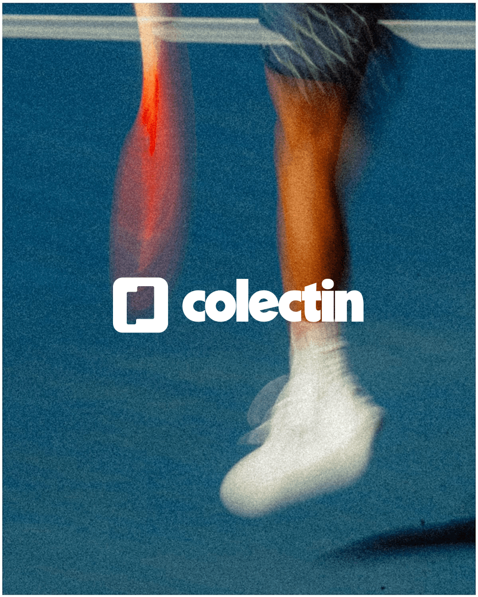 Tenista en pleno movimiento sobre pista azul, con el wordmark de Colectin sobrepuesto